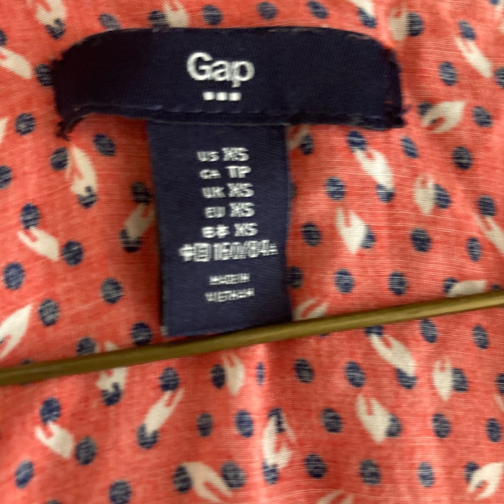 Donated — 💙5/$25💙 Last chance! Gap tank XS - Picture 2 of 2